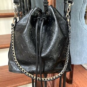 BLACK DRAWSTRING HANDBAG